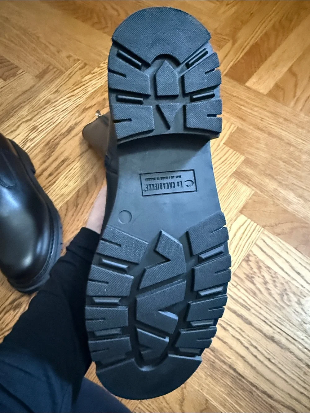 La CANADIENNE Black Leather Winter Boots with Shearling Lining New No box